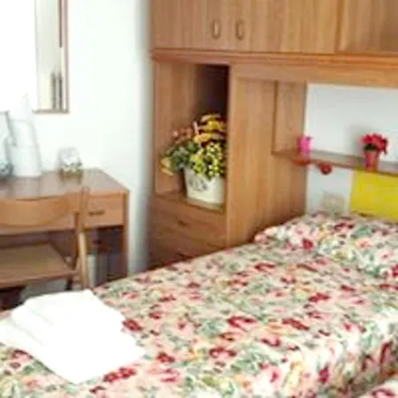 4 Bedrooms House With Jacuzzi Terrace And Wifi At Holiday home